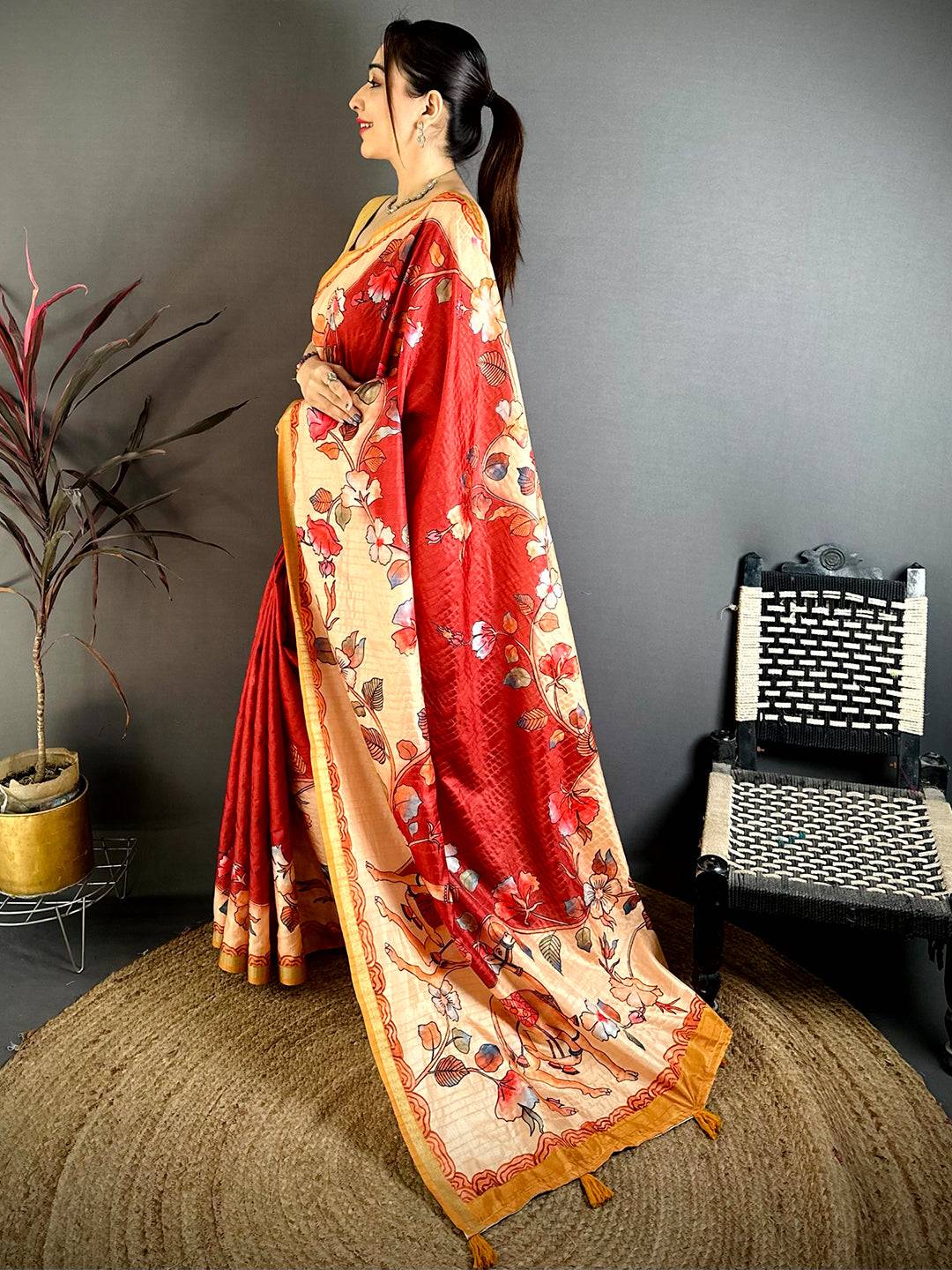 Majestic Kalamkari Art Print Saree - Image 3